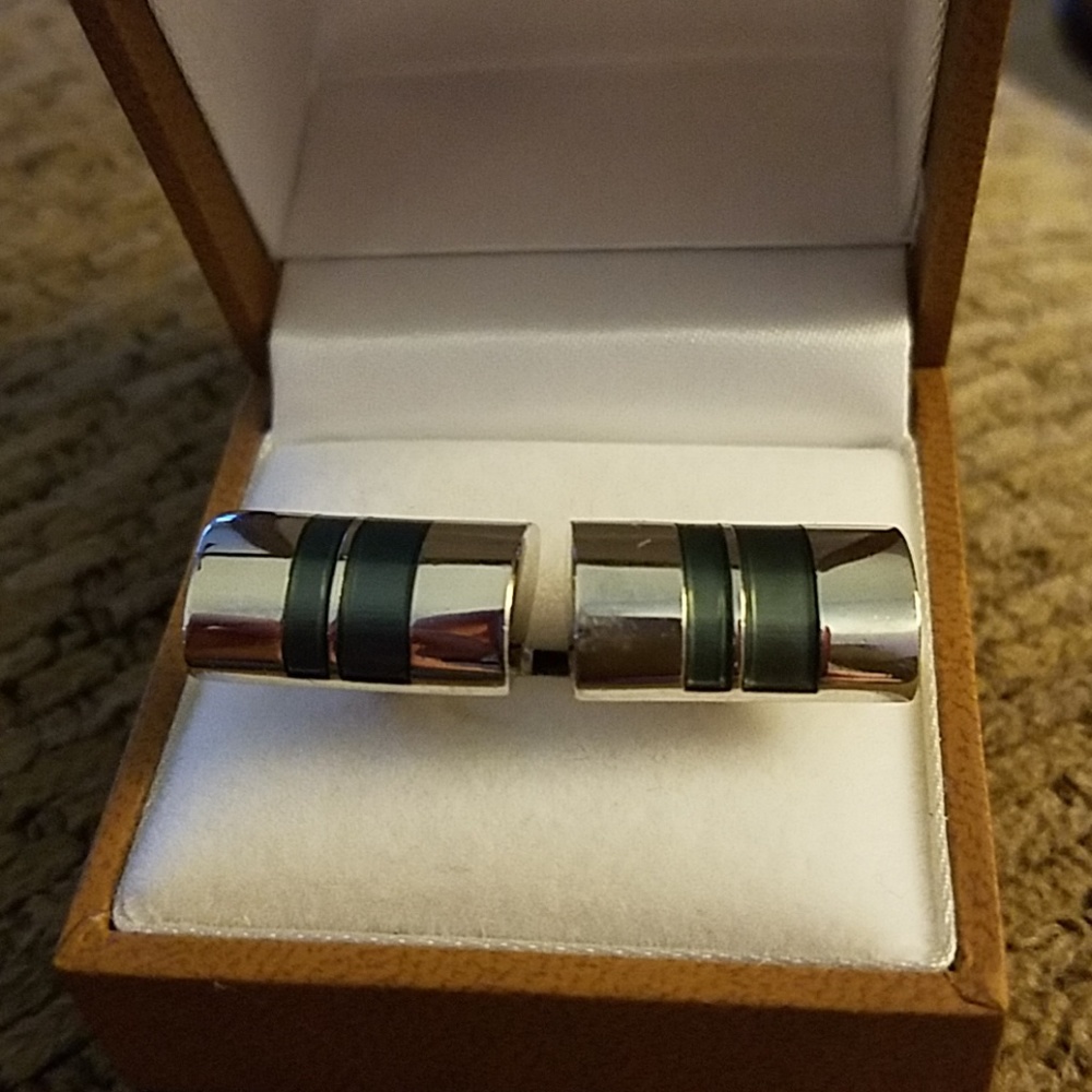 Kenneth Cole Silver and Blue Gray Cuff Links